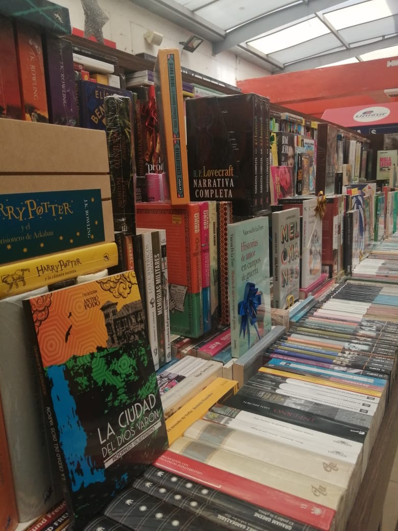 Escritores suachunos en la Feria del Libro.